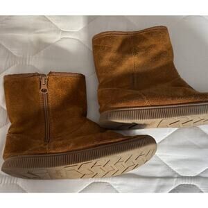 Cat & Jack tan boots with fuzzy liner size 2